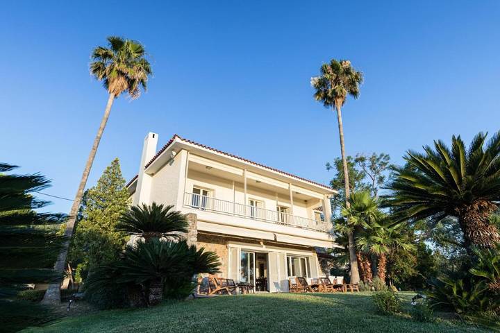 Location de vacances pour 7 personnes, avec vue ainsi que jardin et balcon dans Mikra Mandinia - 2
