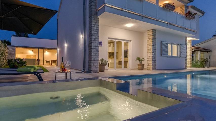 Villa für 8 Personen, mit Pool und Terrasse sowie Garten in Poreč - 3