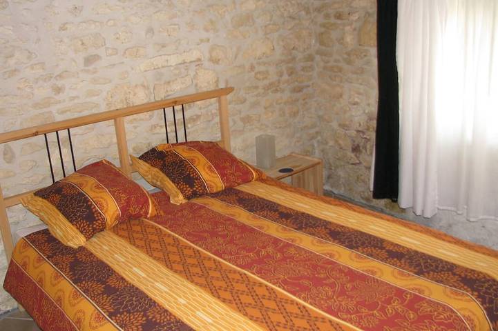 Gîte pour 6 personnes, avec Terrasse ainsi que Jardin et Piscine à Saint-Simon-de-Pellouaille - 2