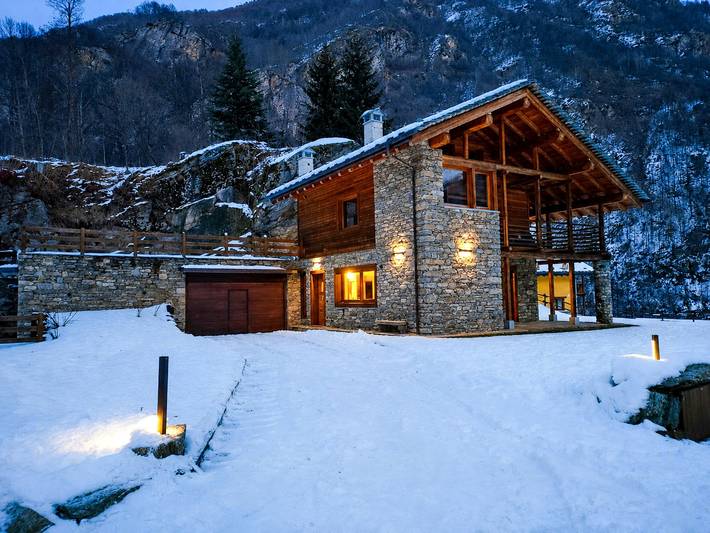 Chalet di montagna con 2.500 m² di spazio esterno in Campertogno, Alpi Pennine
