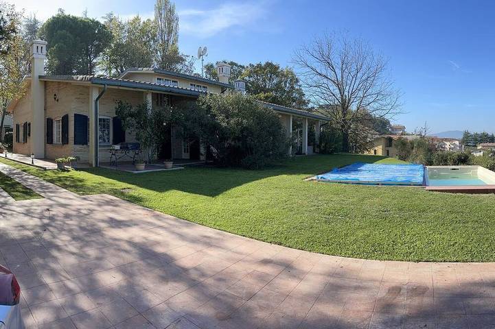 Villa per 10 persone, con terrazza e piscina nonché giardino e idromassaggio, con animali domestici - 1
