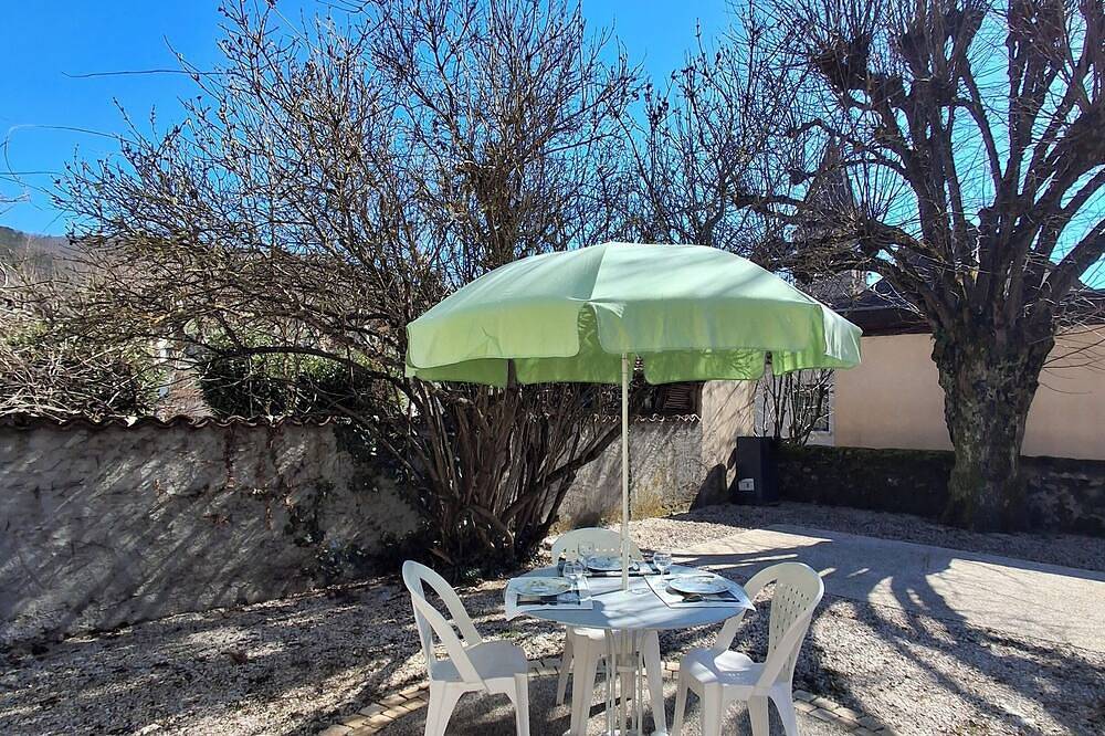 Chez Mamine, a house in the heart of the village in Charavines, Lake Paladru