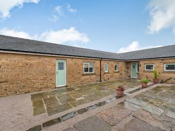 Log Cabin for 8 People in Rossendale, England, Photo 2