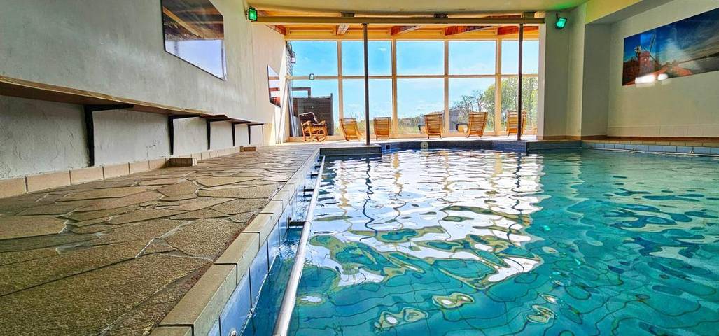 Ferienwohnung für 5 Personen, mit Terrasse und Whirlpool sowie Garten und Pool in Pottloch
