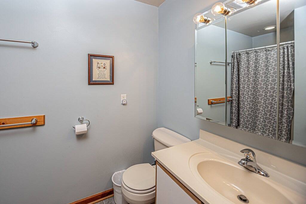 Sunkissed Lodge | Hot Tub, Games, Great Views! in McHenry, Deep Creek Lake