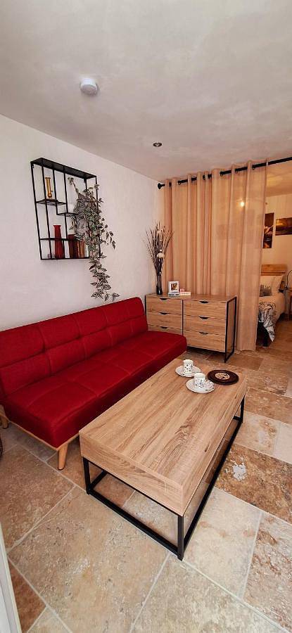 Les Gites Sur La Colline - 21 m2 studio with shared pool in Montignac-de-Lauzun, Région de Marmande