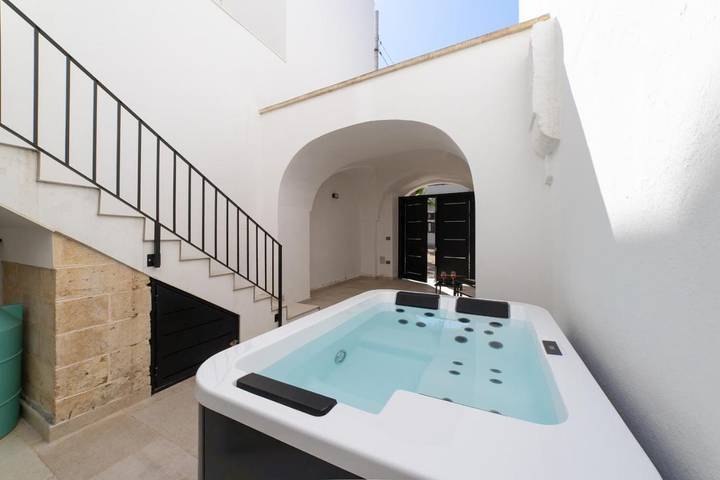 Ferienwohnung für 4 Personen, mit Balkon und Whirlpool - 1