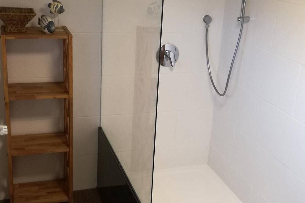 Ganze Wohnung, Mansardenwohnung 45qm mit Tageslichtbad in Schwarzenbach an der Saale, Landkreis Hof