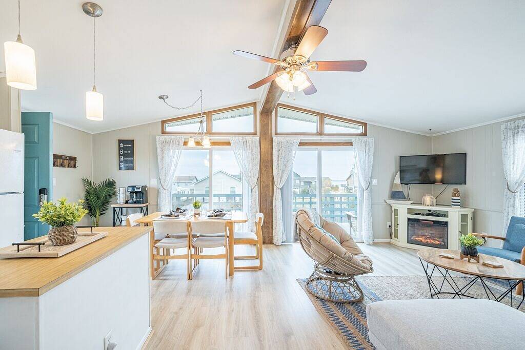 Mins to Beach, Hot Tub, Dog Friendly, Outdoor Projector, Bbq Grill in Nags Head, Dare County