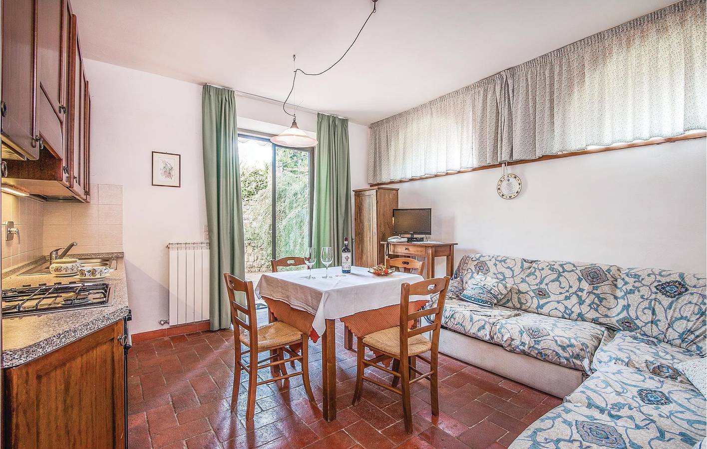 Entire holiday apartment, Poolside Apartment near Lago di Dudda in Chianti