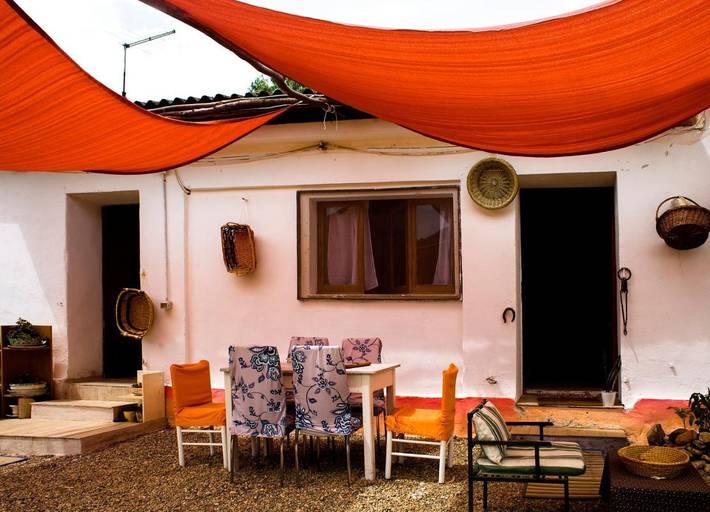 Casa vacanza per 4 persone, con panorama e giardino, con animali domestici in Cagliari e Dintorni