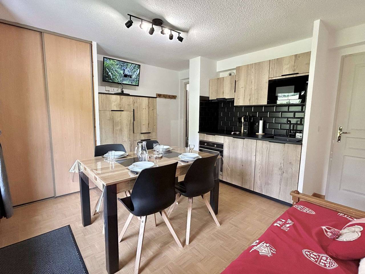 Ganze Wohnung, Gemütliche 2-Zimmer-Wohnung in Flumet - Ski-in/Ski-out, Hallenbad, Parkplatz, ideal für 4 Personen in Flumet, Albertville und Umgebung
