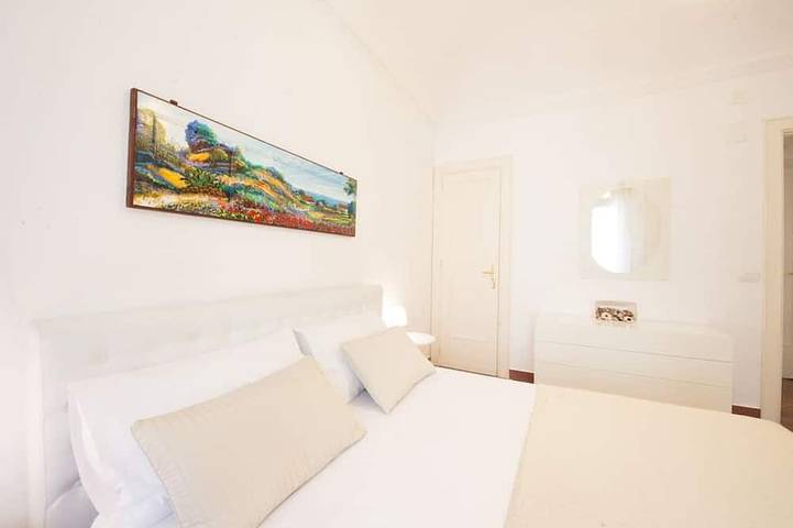 Apartamento entero, Palazzo Cammarata (edificio de finales del siglo XVIII) Apartamento de tres habitaciones con gran salón. in Castellammare (Palermo), Palermo