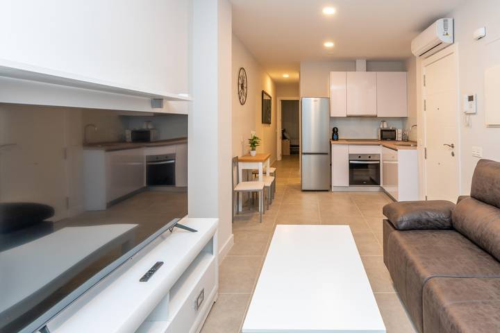 Entire apartment, New 2Br 250m to the beach and near the centre in Fuengirola, Costa del Sol