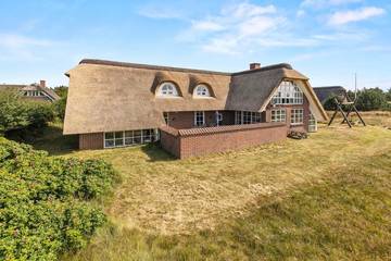Ferienhaus für 10 Personen, mit Whirlpool und Sauna sowie Pool, mit Haustier in Blavand