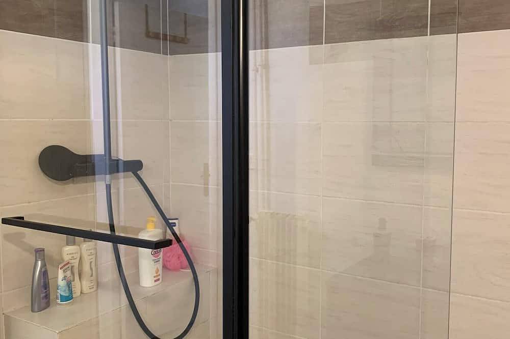 Entire apartment, Homerez - Apartment in Vitrolles in Vitrolles, Istres region