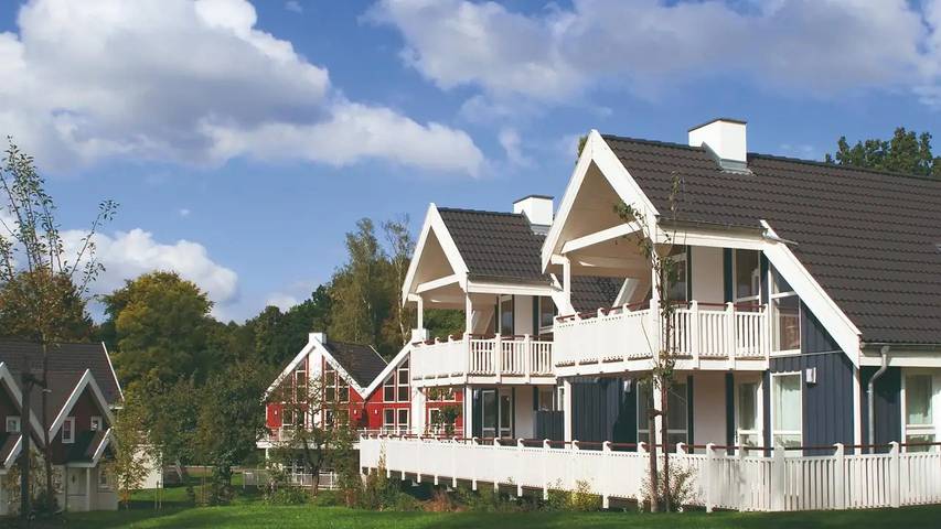 Ferienhaus für 12 Personen, mit Sauna und Whirlpool sowie Terrasse und Garten, mit Haustier in Bad Saarow