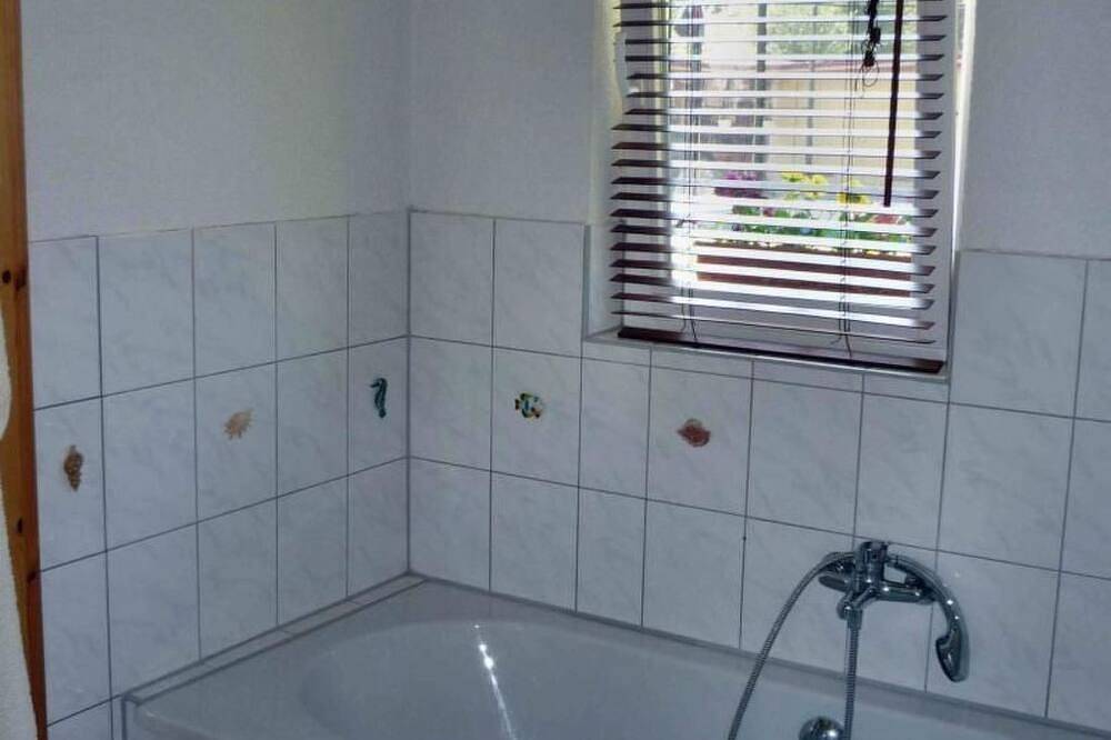 Freistehendes Ferienhaus in ruhiger Lage in Kenz-Küstrow, Vorpommern-Rügen