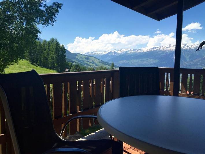 Ferienwohnung für 4 Personen, mit Balkon und Terrasse sowie Garten und Ausblick in Bürchen
