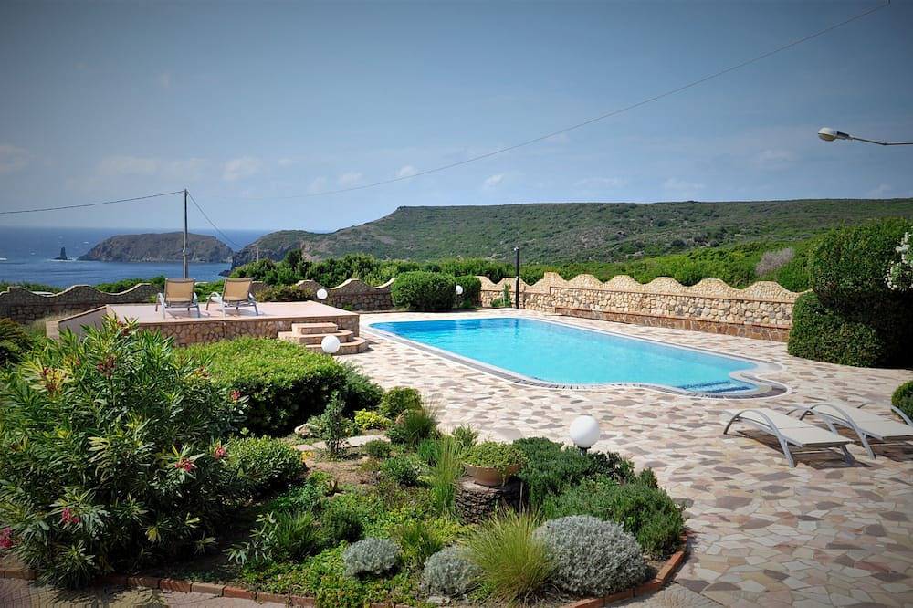 Panoramic villa with swimming pool, facing the sea in Arbus (Municipality), Campidano di Terralba