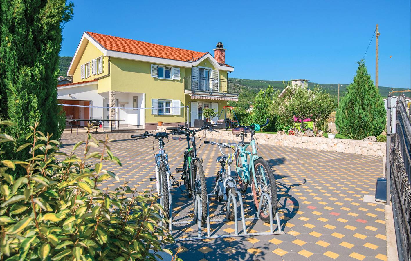 Gemütliche 2-Zimmer-Wohnung mit Pool, WLAN und Terrasse in der Nähe von Fluss und See in Imotski, Makarska Riviera