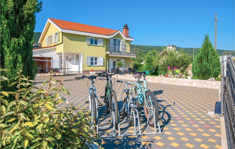 Gemütliche 2-Zimmer-Wohnung mit Pool, WLAN und Terrasse in der Nähe von Fluss und See in Imotski, Makarska Riviera
