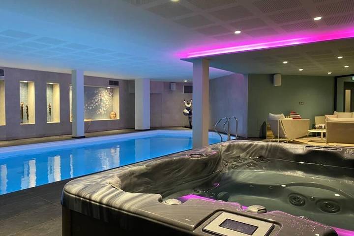 Appartement de vacances pour 2 personnes, avec Balcon et Jacuzzi ainsi que Terrasse et Piscine