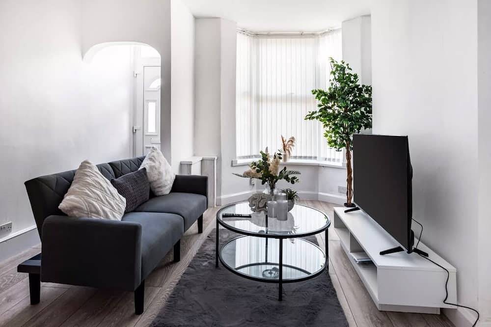 House Sleeps 3 with Garden in Merseyside