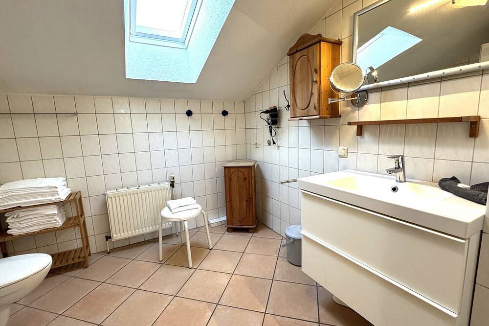 Ganze Wohnung, 4-Sterne Ferienwohnung Waldblick mit Balkon & Landschaftsblick in Kabelhorst, Ostholstein