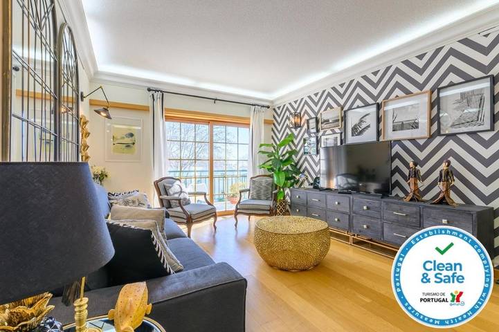 Apartamento para 6 personas, con balcón además de vistas y jardín en Carcavelos