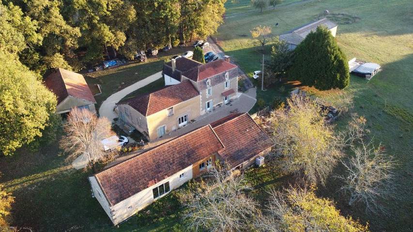 Maison de campagne pour 4 personnes, avec vue ainsi que jardin et piscine à Doissat