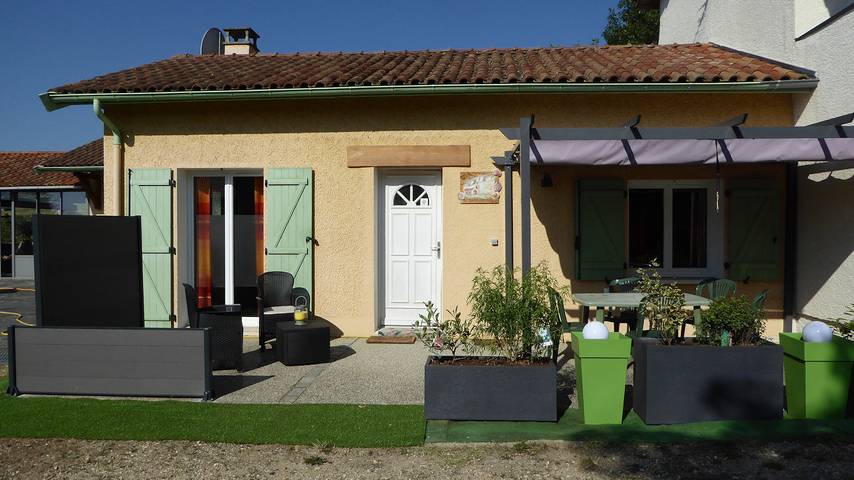 Gîte pour 4 personnes, avec Terrasse à Orliénas