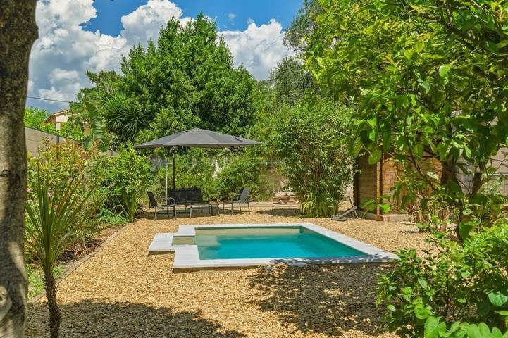 Location de vacances pour 9 personnes, avec jacuzzi et terrasse ainsi que jardin et piscine, animaux acceptés à La Valette-du-Var - 4