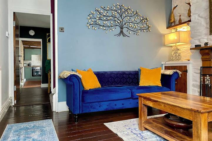 Fisherman's Cottage - Harbour Close, Pub Closer, Sea Views if You Look Hard in Brixham, Torbay