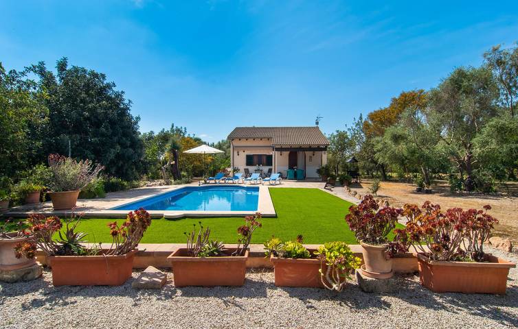 Cozy Terrace Apartment with Pool, Kitchen & Grill in Búger in Campanet, Majorca Center