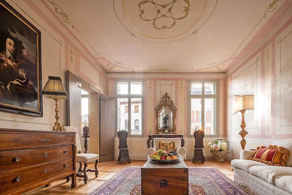 Apartamento entero, Luxury Apartment in Asolo Historical Centre in Asolo, Provincia de Treviso