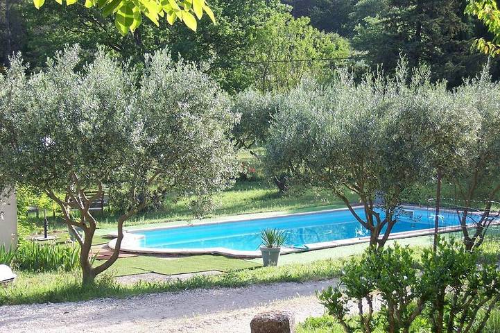 Location de vacances pour 2 personnes, avec Terrasse et Jardin à Lourmarin