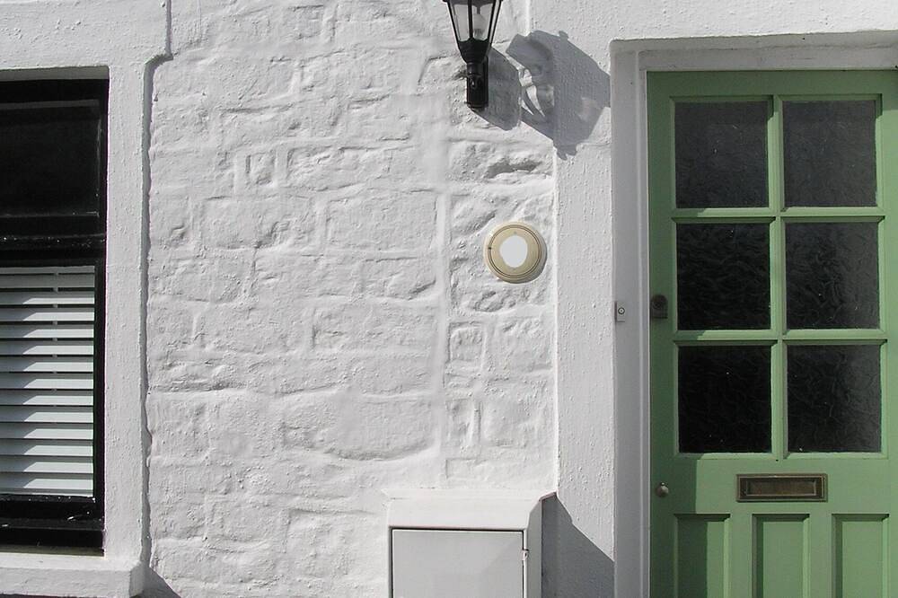 Characterful 18th century cottage in Bridport close to the Jurassic Coast. in Bridport, Dorset