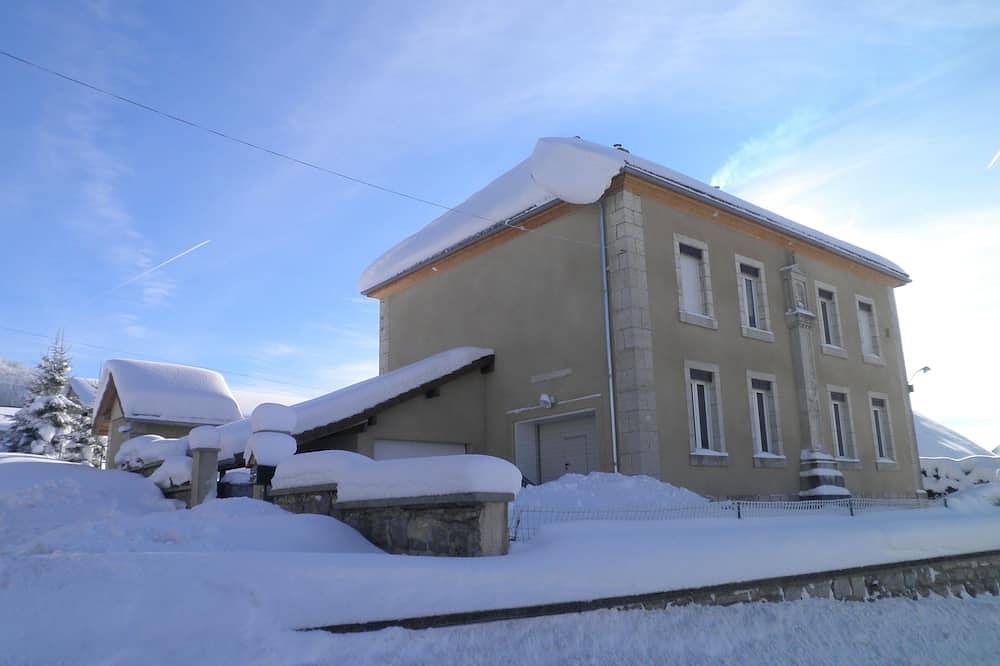 Chambre dans ancienne école du milieu 19e siècle in Mouthe-Lac et Mont d’Or, Parc naturel régional du Haut-Jura
