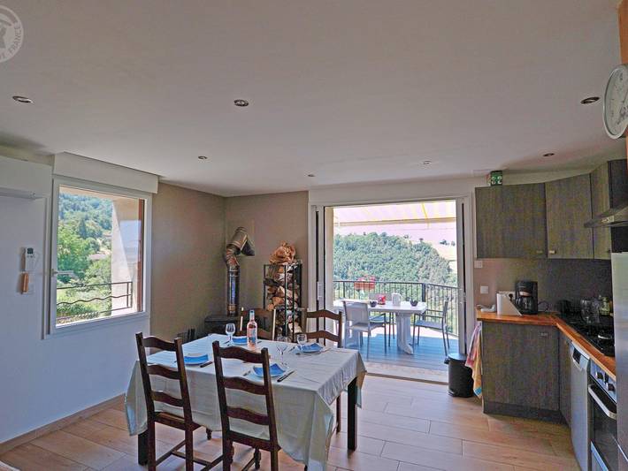 Renoviertes Ferienhaus mit Terrasse und Haustiere erlaubt in Saint-Chamond in Saint-Chamond, Regionaler Naturpark Pilat