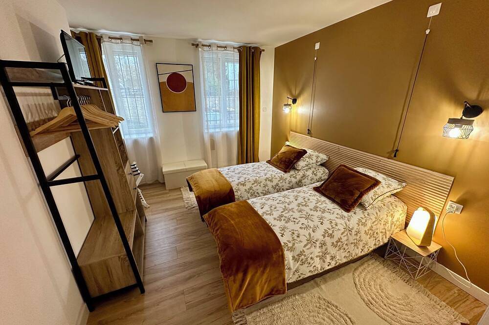 Entire apartment, \"Au Gray des flots\" riverside apartment Pets welcome in Gray, Haute-Saône