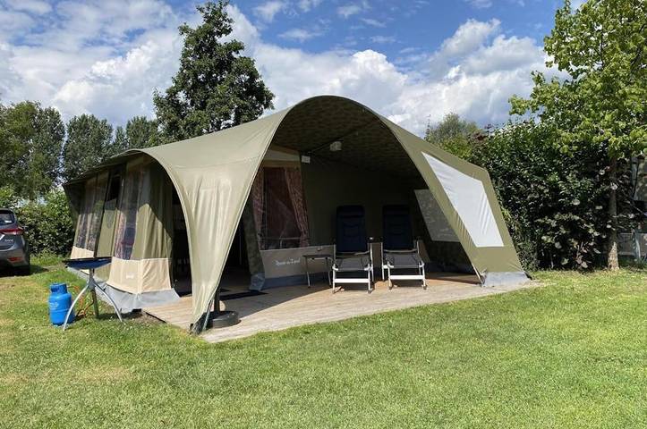Tente pour 6 personnes, avec Jacuzzi et Terrasse ainsi que Piscine et Sauna à Blanes