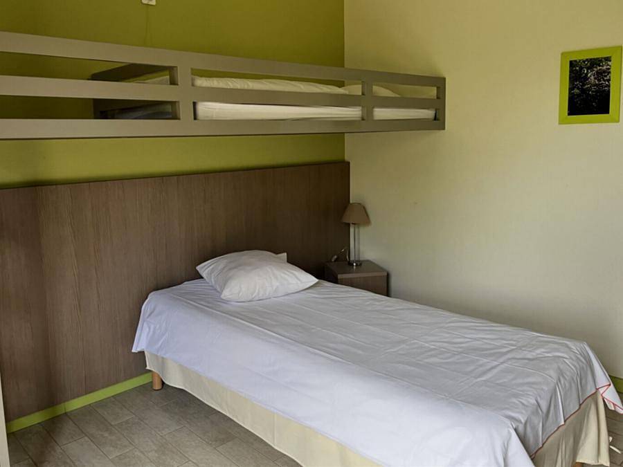 Camping Le Village loisirs de Goule - Zimmer 2 personen - Doppelzimmer in Bessais-le-Fromental, Saint-Amand-Montrond