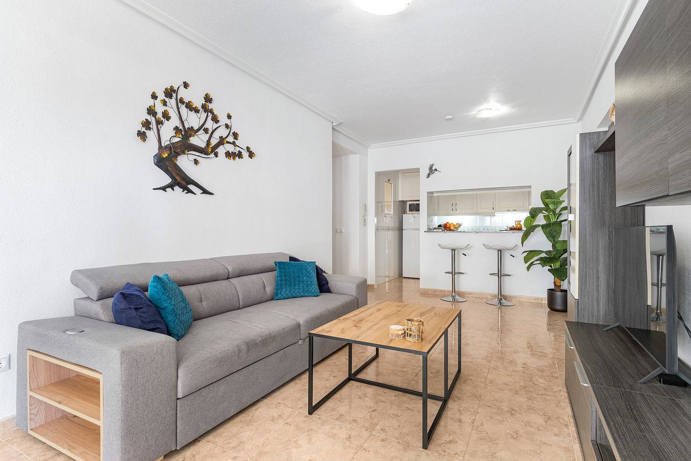 Apartamento entero, Apartamento 'Kolibri' con piscina compartida, Wi-Fi y aire acondicionado in Las Calas, Torrevieja