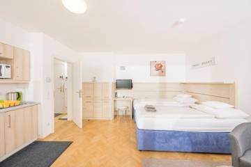Holiday Apartment for 2 People in Hernals, Vienna, Photo 4