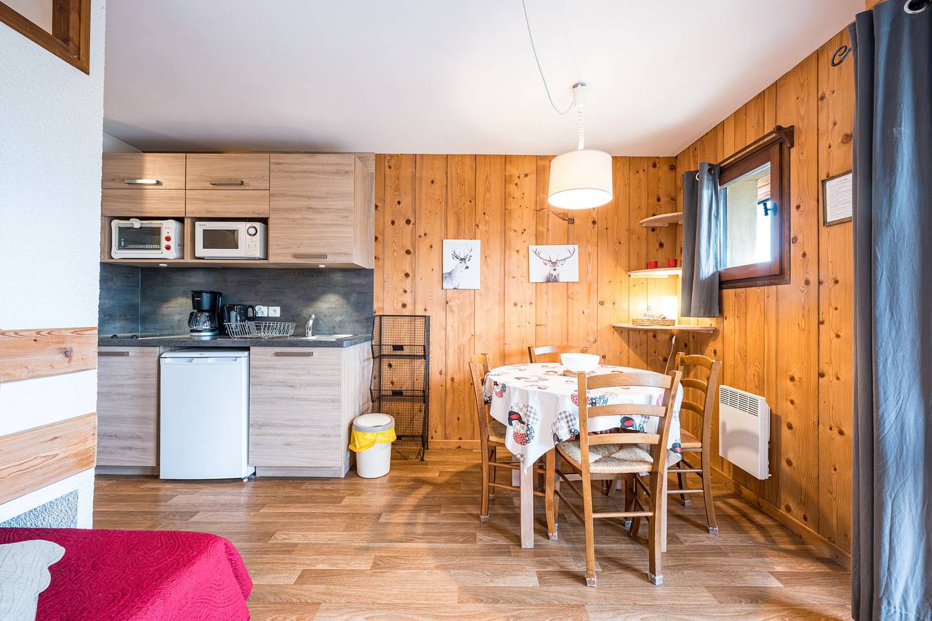 Studio entier, Studio '4 - La Bruyère' avec vue sur la montagne, jardin partagé et Wi-Fi in Cohennoz, Région d'Albertville