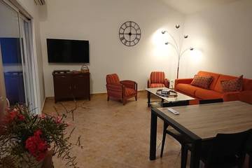 Gîte pour 4 personnes, avec jardin et terrasse à Bessan