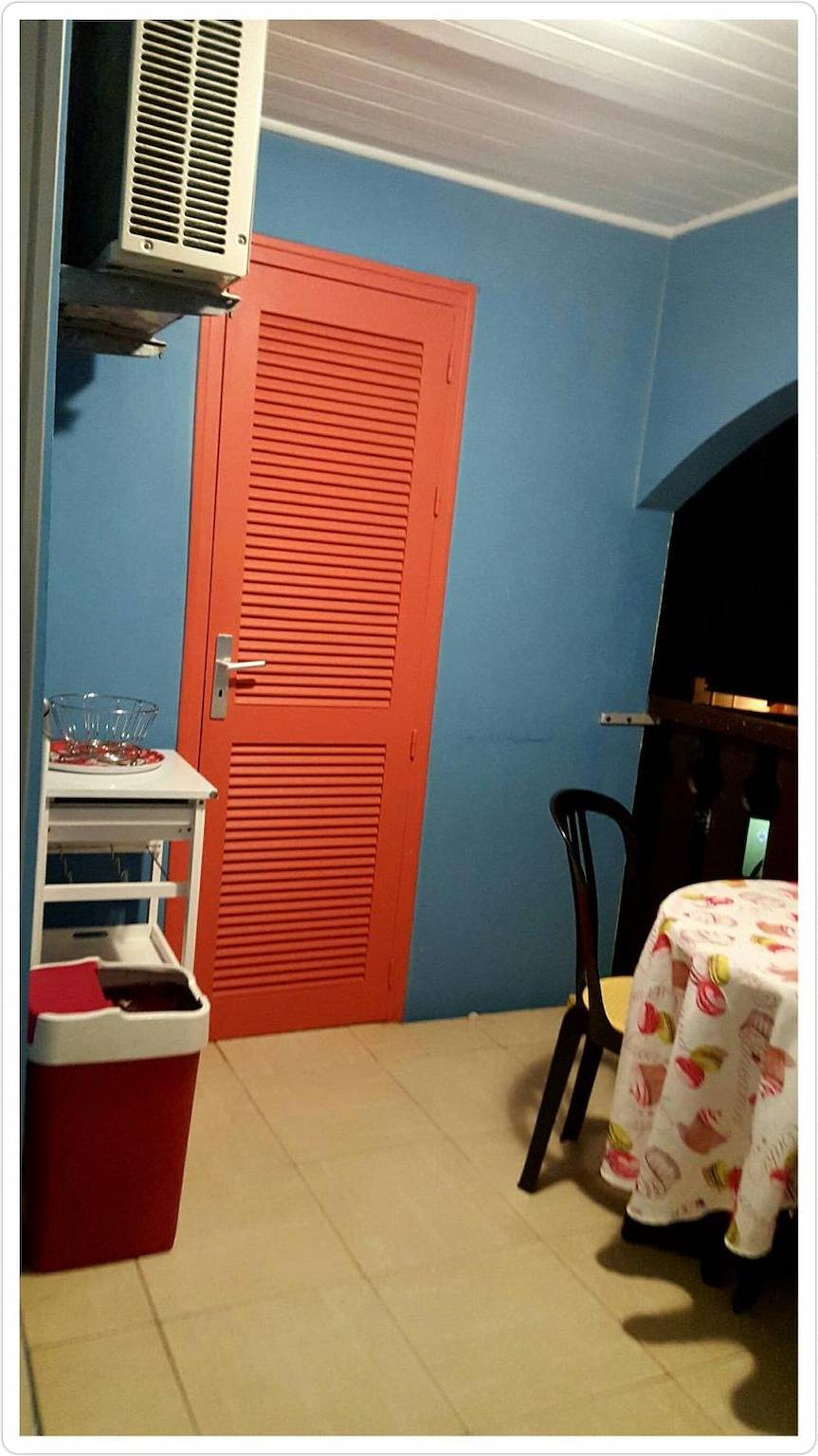 Ganzes Studio, Türkisfarbenes Caritan-Meerblick-Schwimmbad Wi-Fi in Sainte-Anne, Martinique