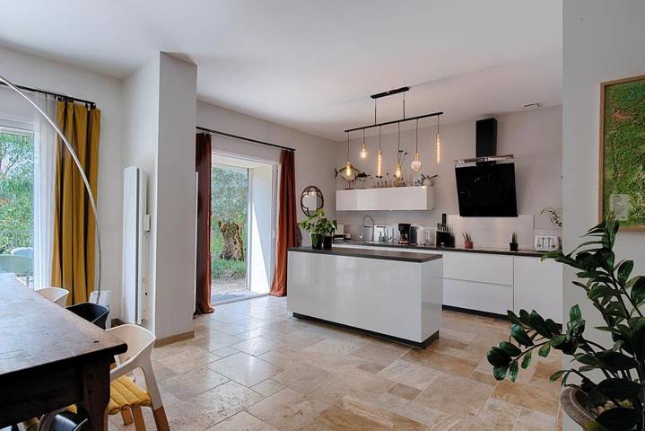 Location de vacances pour 9 personnes, avec Terrasse et Jardin ainsi que Piscine et Vue à Vézeronce-Curtin - 4