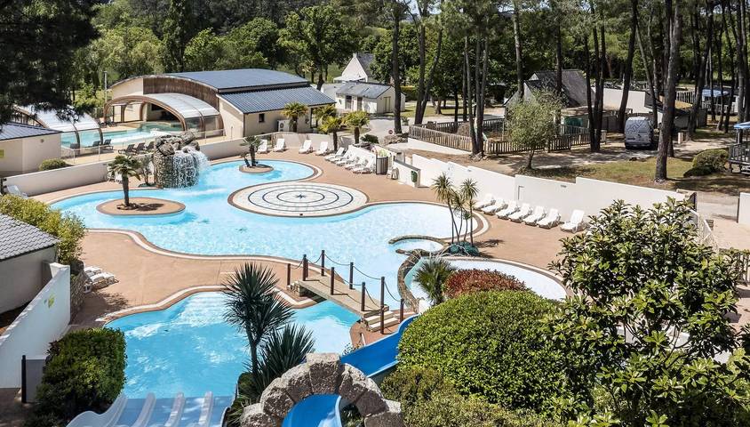 Camping pour 6 personnes, avec Terrasse et Piscine à Crach